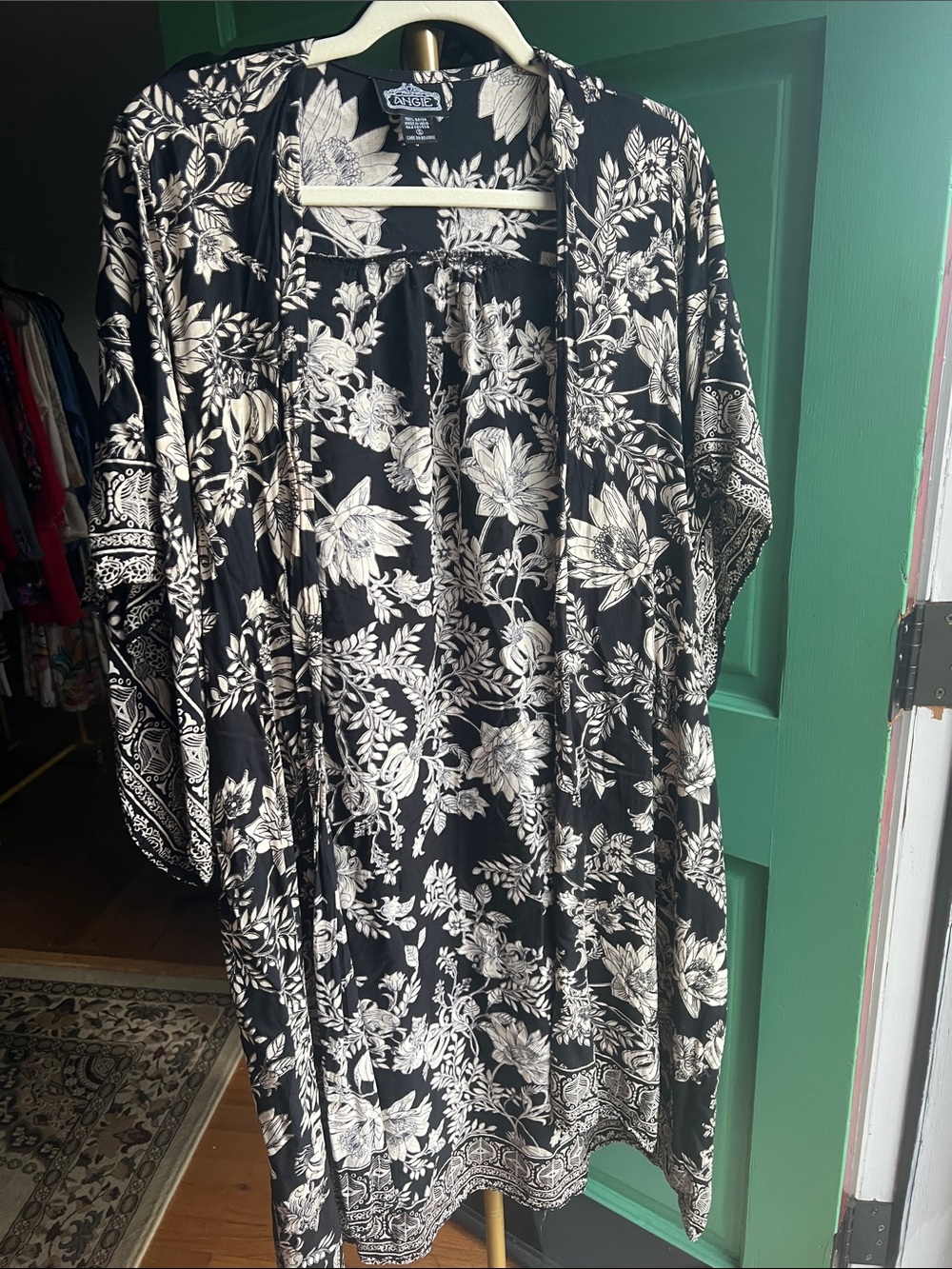 Angie Black Floral Rayon Top with Cream Botanical Print 💕 size small